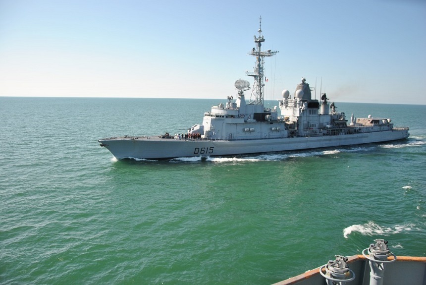 O navă militară rusească a supravegheat exerciţiul din Marea Neagră la care au participat o mie de militari români şi francezi