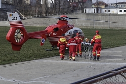 Copil de zece ani, dus cu elicopterul SMURD la Spitalul Judeţean Constanţa, după ce o poartă de fotbal a căzut peste el