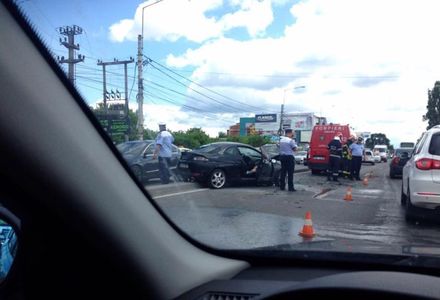 Accident în lanţ la intrarea în Bucureşti de pe DN1. Şase persoane au fost rănite. FOTO