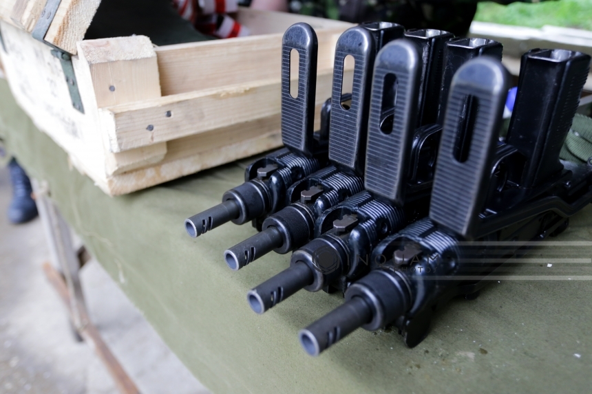Peste 50 de arme letale introduse ilegal în România au fost descoperite de poliţişti
