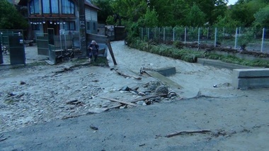 Cod roşu de inundaţii în judeţele Harghita, Covasna, Suceava, Neamţ, Bacău şi Vrancea