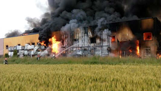 Incendiu la o fabrică de încălţăminte din Jilava - FOTO