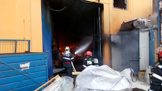 Pompierul prins între dărâmături în timpul intervenţiei la incendiul din Jilava a murit - UPDATE
