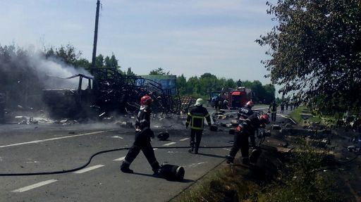 Dosar penal în cazul exploziei TIR-ului încărcat cu butelii de la Mihăileşti - FOTO