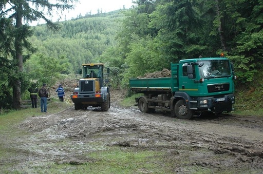 Bacău: Alunecarea de teren din Comăneşti a stagnat, iar 21 de familii evacuate iniţial au revenit în locuinţe - FOTO
