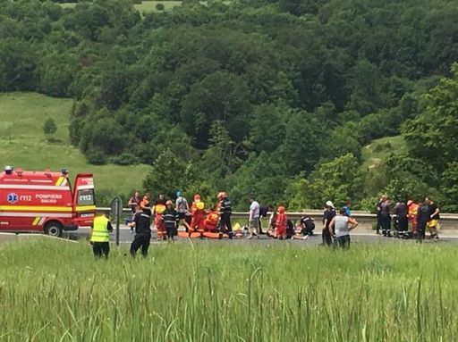 Poliţia Braşov: Copiii din autocarul implicat în accident au vârste cuprinse între 12 şi 17 ani
