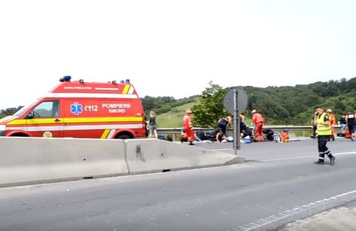 Poliţiştii fac verificări la firma căreia îi aparţine autocarul; în maşină erau mai mulţi pasageri decât locuri