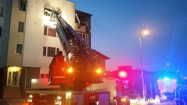 Constanţa: Bărbat dus în comă la spital, după ce a fost rănit în urma unei explozii produse în apartamentul unde locuia