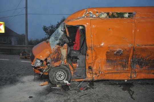 Grav accident rutier în Bistriţa Năsăud: două microbuze s-au ciocnit (FOTO: Timp Online)