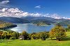 Femeia găsită moartă în lac şi-a legat picioarele şi mâinile cu sfoară şi şi-a prins un bolovan de gât înainte să se arunce în apă