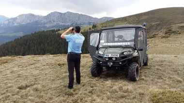 Dâmboviţa: Două turiste blocate în Masivul Bucegi, din cauza ploii torenţiale şi a panicii, recuperate de jandarmii montani - VIDEO