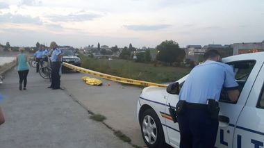 Un băiat de 14 ani s-a înecat în Lacul Morii din Capitală, sora lui a fost resuscitată înainte de a ajunge la spital