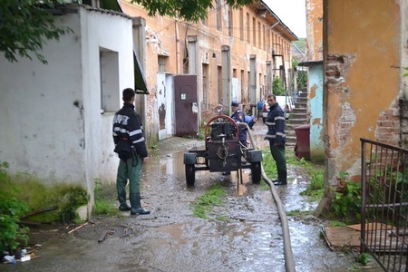 Bilanţ ISU Sibiu: Peste 200 de gospodării, aproape 300 de hectare de teren şi două drumuri, afectate de inundaţii