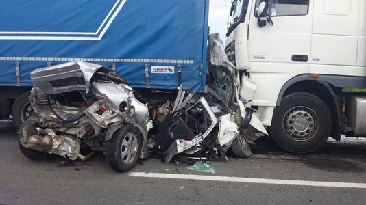 Braşov: O persoană a murit şi alte trei au fost rănite, într-un accident în care au fost implicate cinci autovehicule
