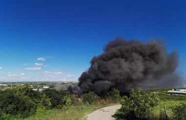 Cluj: Incendiu la un depozit de electrocasnice uzate, fără ca vreo persoană să fie rănită