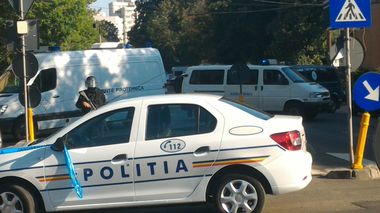 Geanta suspectă verificată de echipele antitero la Ambasada Tunisiei conţinea haine