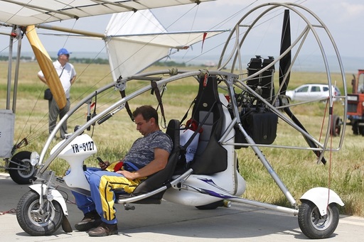 Medic: Pilotul paramotorului prăbuşit în Parcul Comana este în stare gravă, era să se înece, apa i-a ajuns în plămâni