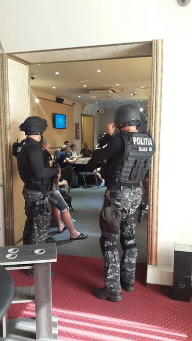 Peste 20.000 de jetoane cu sigla unui cazinou închis în urmă cu patru ani, folosite pentru organizarea de turnee ilegale de poker