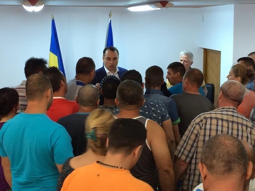 Protestul comercianţilor din Focşani s-a încheiat. Primarul spune că tarabele vor fi desfiinţate şi le-a dat vânzătorilor o lună de răgaz