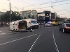 Cinci persoane au fost rănite după ce o ambulanţă aflată în misiune a fost lovită de o maşină şi s-a răsturnat, în Ploieşti