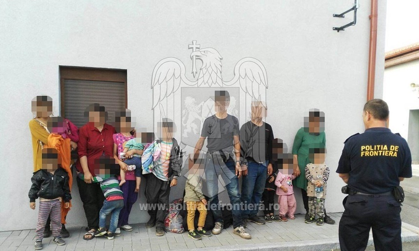 Timiş: 15 migranţi irakieni, printre care zece copii, care intenţionau să intre ilegal în România, depistaţi la frontiera verde