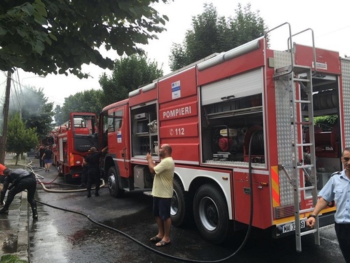Incendiu la groapa de gunoi Glina pe o suprafaţă de 5.000 de metri pătraţi. Pompierii intervin pentru stingerea focului: "S-a degajat mult fum, dar nu s-a pus problema evacuării populaţiei" - UPDATE