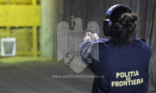 Caraş-Severin: Urmărit internaţional prins de o poliţistă de frontieră care a folosit arma ca să îl imobilizeze