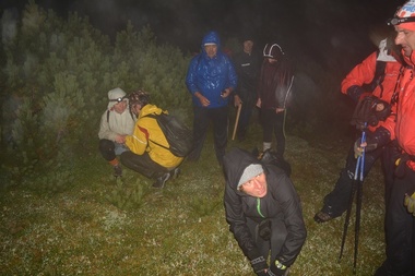 Şase persoane care s-au rătăcit în Munţii Retezat au fost recuperate de salvamontişti şi jandarmii montani