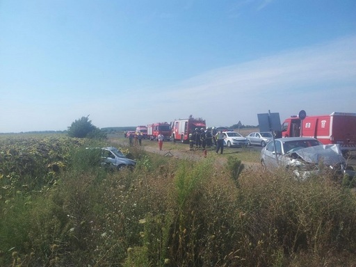 Pompierii din Timiş, intervenţie în Ungaria în urma unui accident cu trei răniţi - FOTO