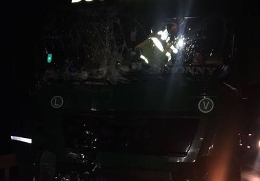 Timiş: Autobuz cu 20 de copii la bord lovit de un TIR; şoferul camionului ar fi adormit la volan  - FOTO