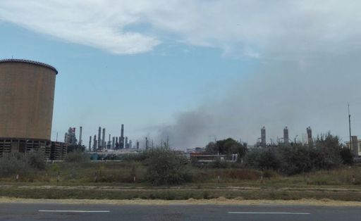 Rompetrol: Primele cercetări ale specialiştilor arată că incendiul de pe platforma Petromidia nu a fost precedat de o explozie
