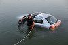 Un autoturism a plonjat în Dâmboviţa - foto