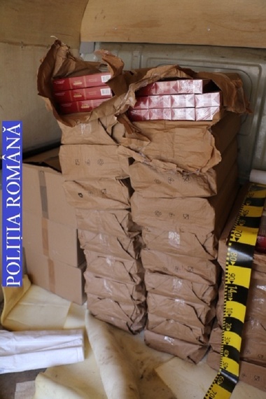 Unsprezece percheziţii în trei judeţe la persoane suspectate de contrabandă cu ţigări