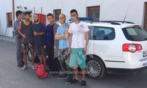 Timiş: 14 migranţi, printre care opt copii, descoperiţi după ce au intrat ilegal în ţară; aceştia voiau să ajungă în Vestul Europei - VIDEO