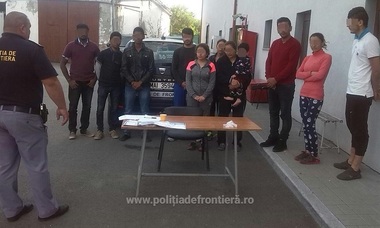 Paisprezece sirieni şi iranieni, prinşi de poliţiştii de frontieră din Timiş în timp ce încercau să intre ilegal în ţară - FOTO/VIDEO
