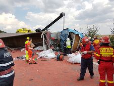 Trafic deviat pe A2, în urma accidentului în care un camion s-a răsturnat; se circulă în coloană şi pe DN3 Bucureşti-Lehliu