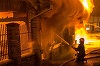 Incendiu la un complex comercial din Petroşani, situat în apropiere de spitalul din oraş - VIDEO