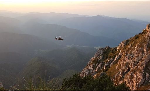 Turist rănit după ce a căzut pe un traseu din Munţii Bucegi; salvamontiştii intervin pentru recuperarea lui