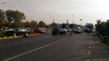 Primarul din Focşani, implicat într-un accident în lanţ, a fost externat din spital, iar luni a revenit la serviciu