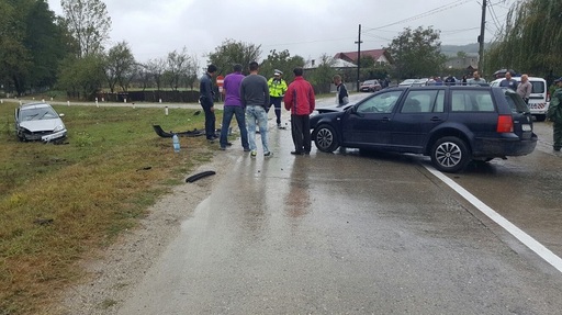 Vâlcea: Un şofer prins băut la volan două zile la rând a provocat un accident soldat cu patru răniţi