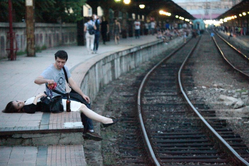 Un tren InterRegio Timişoara-Bucureşti a avut o întârziere de 70 de minute, din cauza unei şine de cale ferată care s-a rupt