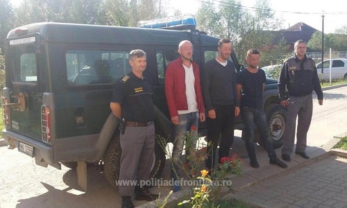 Patru migranţi, prinşi când încercau să intre ilegal în ţară din Serbia; unul dintre ei a solicitat azil în România