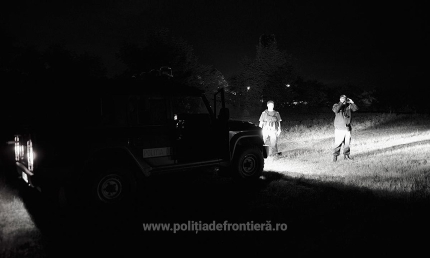 Timiş: Doi pakistanezi depistaţi în timp ce încercau să intre ilegal în ţară din Serbia, pe câmp