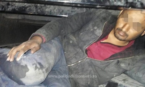 Pakistanez ascuns sub un camion, pe roata de rezervă, prins la Ostrov când încerca să intre în ţară - FOTO