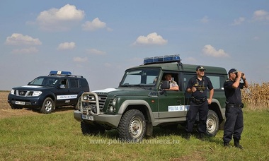Timiş: Trei pakistanezi, prinşi după ce au intrat ilegal în ţară pentru a ajunge în Italia, la rudele lor