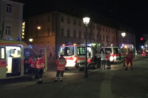 Doar patru persoane dintre cele evacuate din blocul din Bistriţa unde a avut loc o explozie, cazate în centrul primăriei