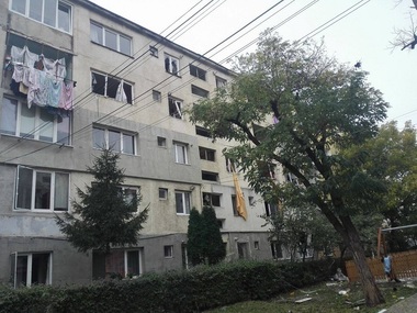 Bebeluş de nouă luni, printre cei nouă răniţi în explozia dintr-un bloc din Bistriţa. Poliţiştii au întocmit dosar penal. FOTO