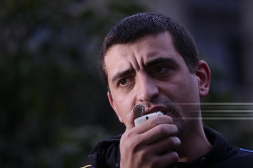 A doua zi în Piaţa Universităţii pentru unionişti, după o noapte petrecută în cort. Liderul lor George Simion anunţă "adunare generală" la ora 16.00. VIDEO