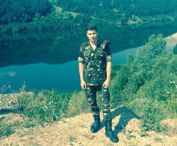Un tânăr subofiţer al MApN a murit după ce s-a răsturnat în şanţ cu scuterul. Apropiaţii spun că se grăbea să-şi ia mama de la serviciu