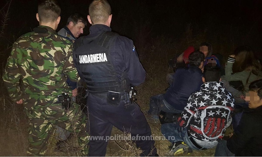 Timiş: 12 migranţi, între care trei copii, prinşi de poliţiştii de frontieră când încercau să treacă ilegal din România în Ungaria - VIDEO